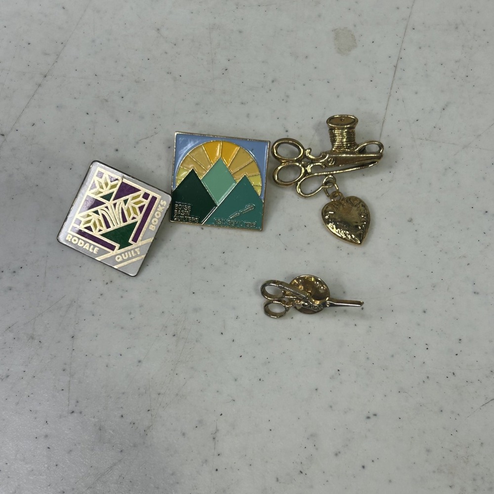 Vintage Quilt Sewing Pin Lot Rodale Boise Basin Quilters 1983 Scissors Spool